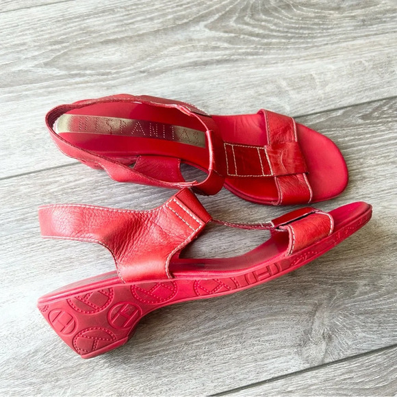 Elegant Red Leather Sandals - Picture 2 of 15